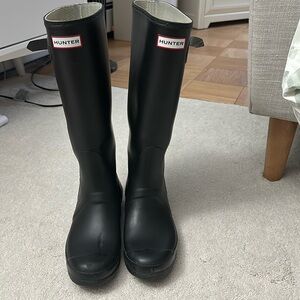 Size 11, tall black Hunter boots